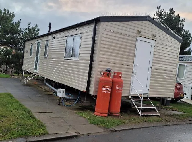 Cozy Caravan Near *