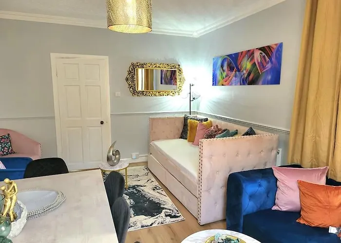 4 Bedrooms By Sensational Short Lets & Serviced *