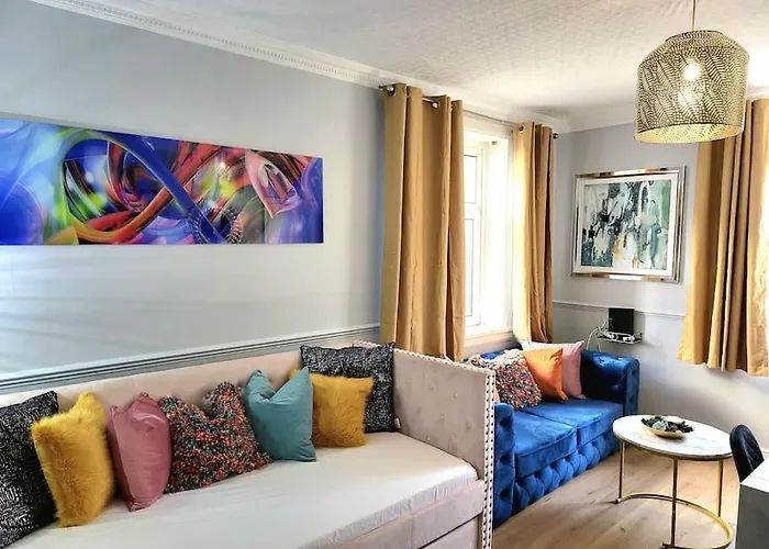 4 Bedrooms By Sensational Short Lets & Serviced *