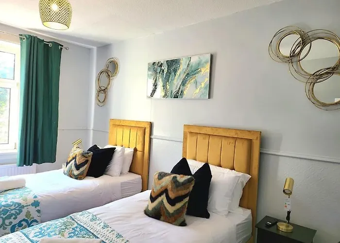 4 Bedrooms By Sensational Short Lets & Serviced דירה אדינבורו