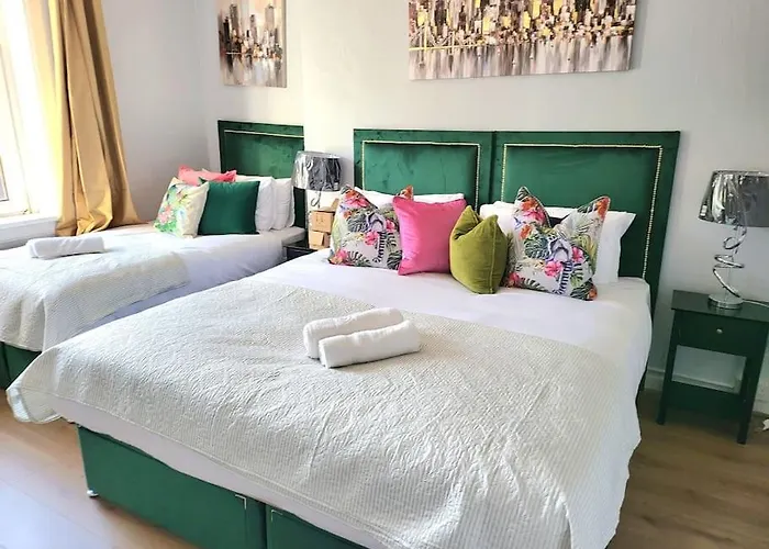 4 Bedrooms By Sensational Short Lets & Serviced