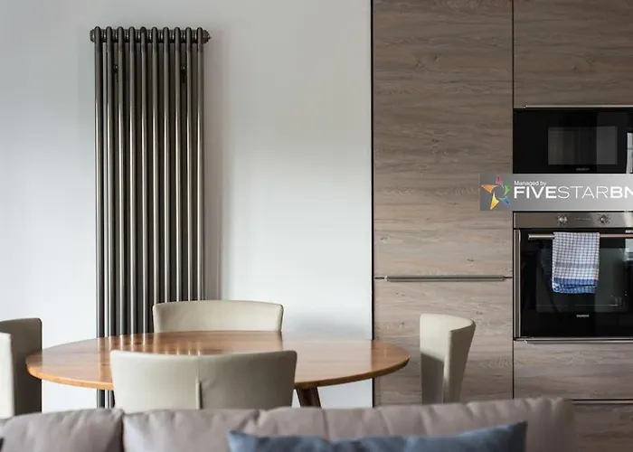 Апартаменты Cool Urban With Stunning Castle Views *
