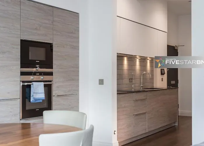 Апартаменты Cool Urban With Stunning Castle Views