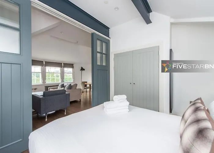 Cool Urban With Stunning Castle Views *