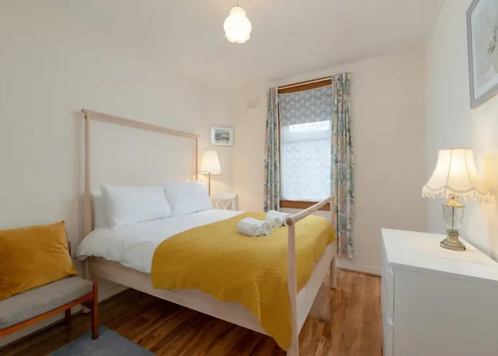 Spacious Murrayfield Flat - Pass The Keys בית נופש *