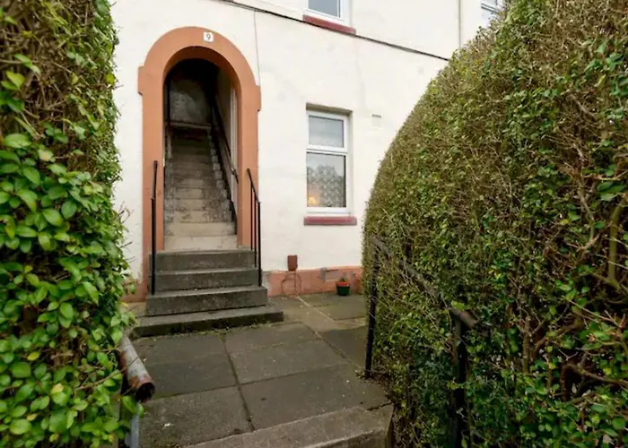 Spacious Murrayfield Flat - Pass The Keys בית נופש אדינבורו