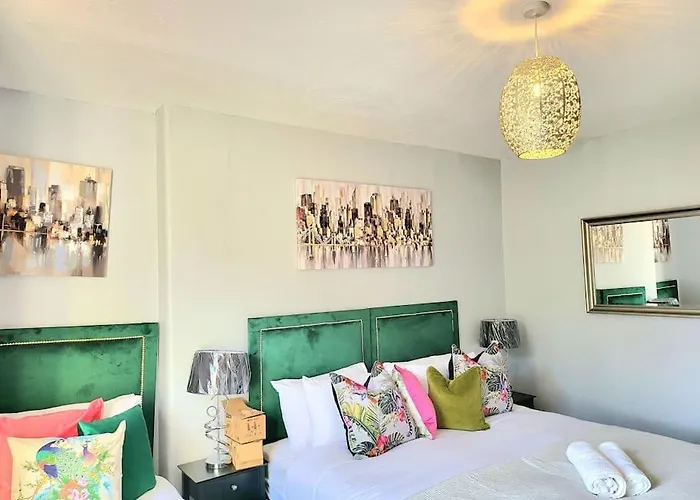 4 Bedrooms By Sensational Short Lets & Serviced * אדינבורו