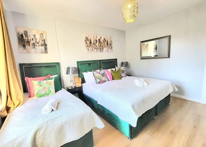 4 Bedrooms By Sensational Short Lets & Serviced דירה אדינבורו