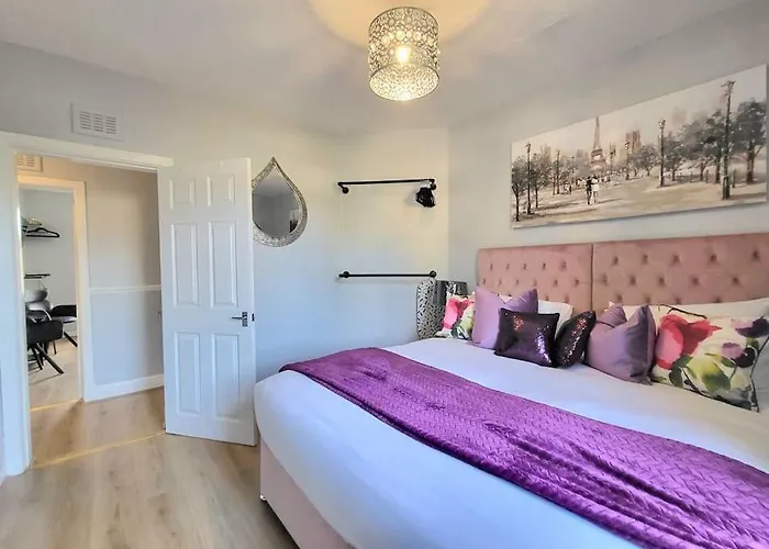 4 Bedrooms By Sensational Short Lets & Serviced *