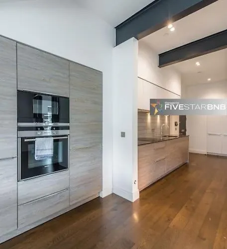 Cool Urban With Stunning Castle Views *