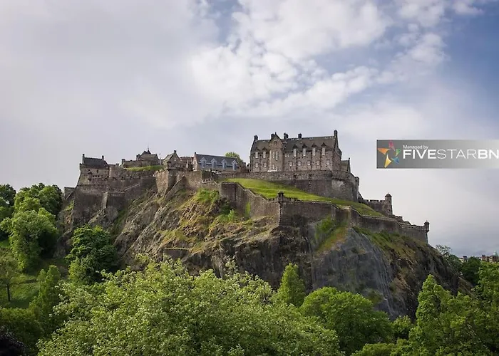 Cool Urban With Stunning Castle Views Эдинбург