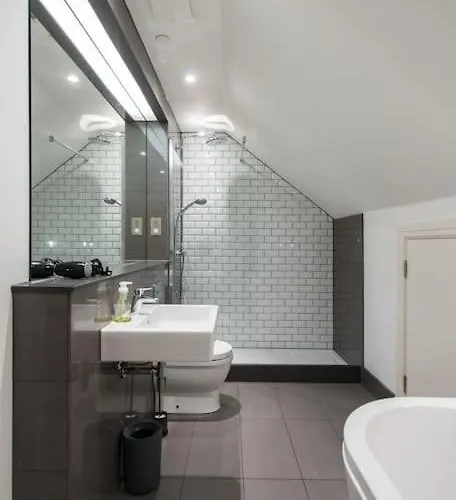 Cool Urban With Stunning Castle Views Апартаменты