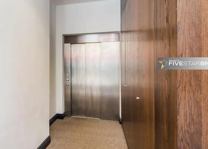Апартаменты Cool Urban With Stunning Castle Views *