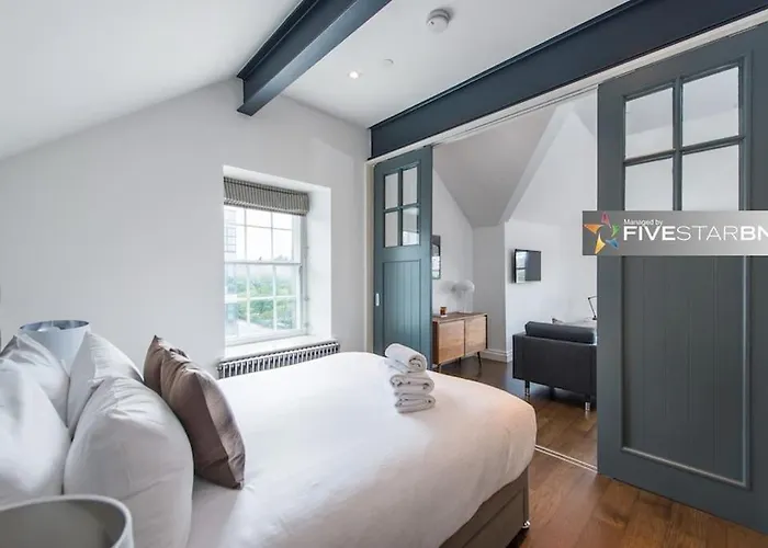 Cool Urban With Stunning Castle Views Апартаменты