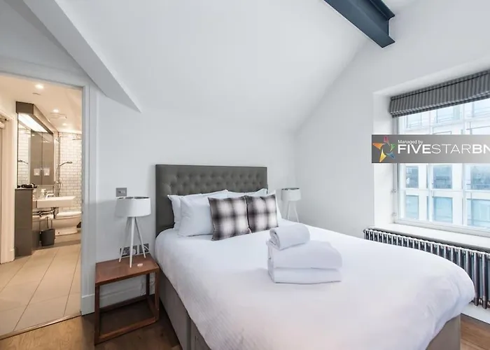 Апартаменты Cool Urban With Stunning Castle Views *