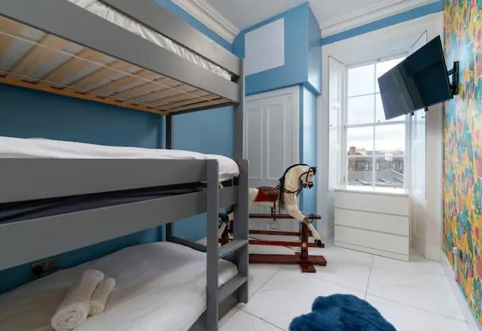 Spacious Modern Centre Castle Views * אדינבורו