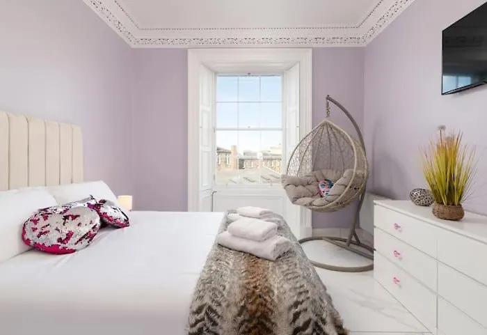 Spacious Modern Centre Castle Views דירה אדינבורו