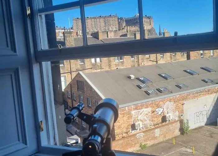 Spacious Modern Centre Castle Views דירה *