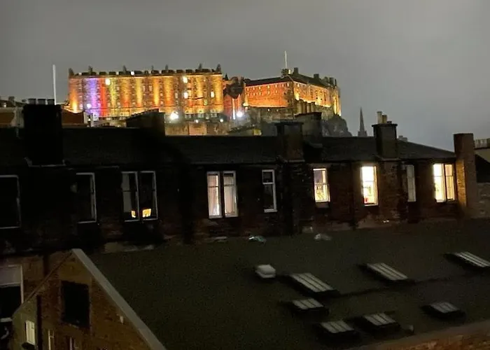 Spacious Modern Centre Castle Views * אדינבורו