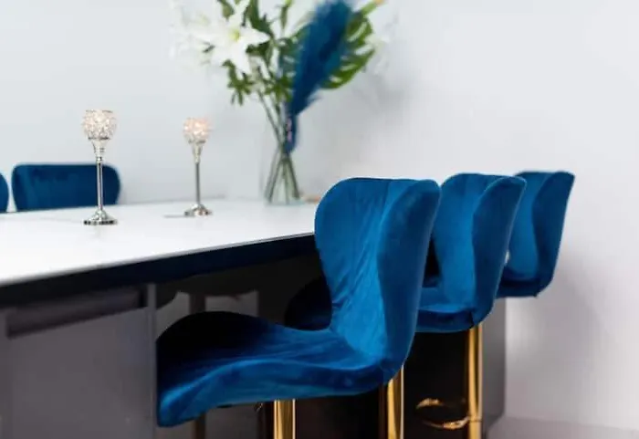 Spacious Modern Centre Castle Views דירה