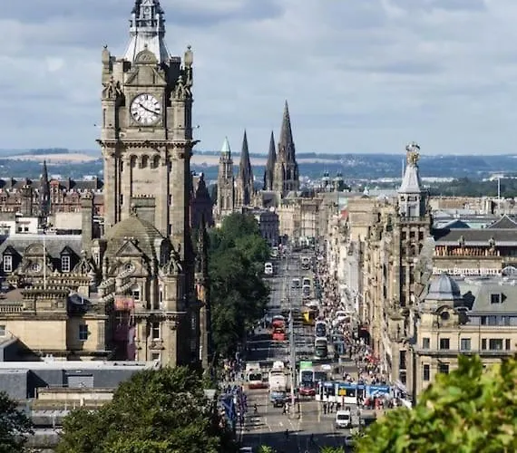 Spacious Modern Centre Castle Views דירה *