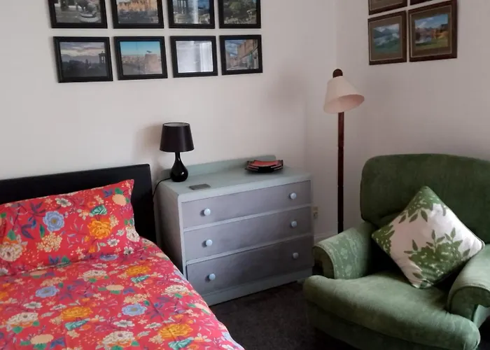 Two Bedroom With Free Side Street Parking 24 *