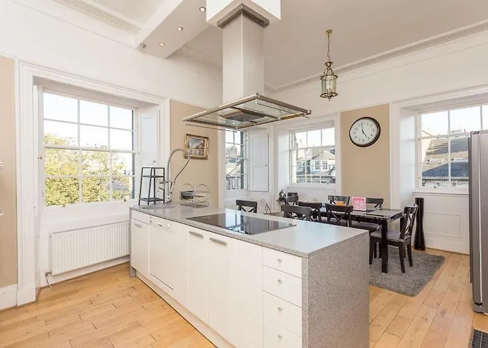 Prime Centre - 4 Bed Penthouse דירה אדינבורו