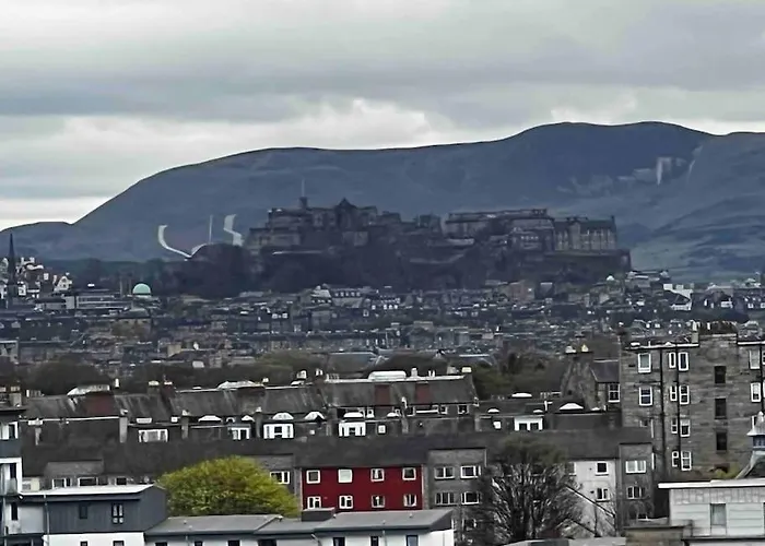 Spacious Penthouse Daire Edinburgh