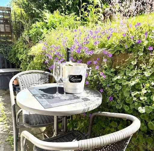 Apartament The Holyrood Park Hideaway Is A Lush & Arty 2 Double Bed *