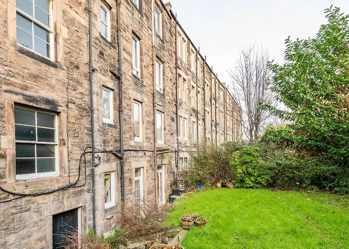 The Holyrood Park Hideaway Is A Lush & Arty 2 Double Bed Apartament Edynburg