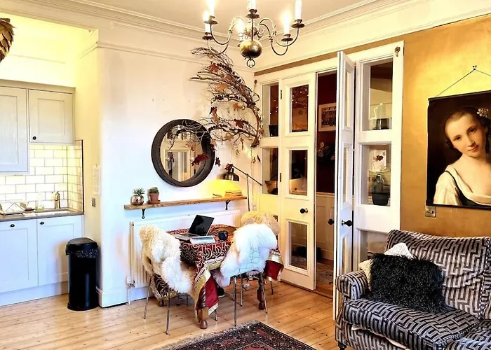 Apartmán The Holyrood Park Hideaway Is A Lush & Arty 2 Double Bed