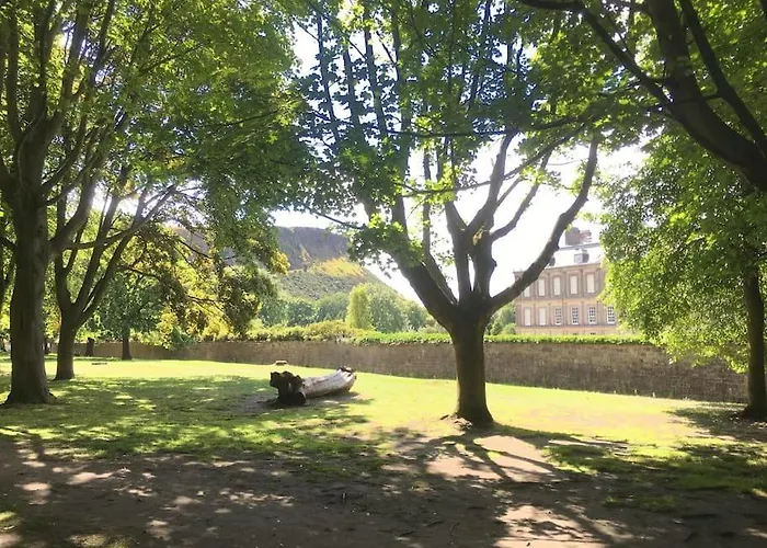 Apartmán The Holyrood Park Hideaway Is A Lush & Arty 2 Double Bed