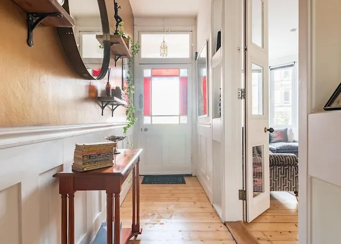 Apartmán The Holyrood Park Hideaway Is A Lush & Arty 2 Double Bed Edinburgh