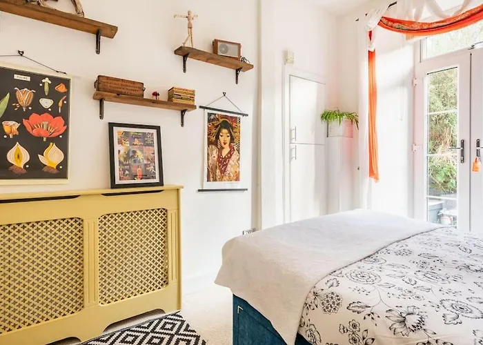 The Holyrood Park Hideaway Is A Lush & Arty 2 Double Bed * Edynburg