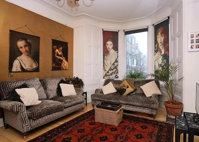 The Holyrood Park Hideaway Is A Lush & Arty 2 Double Bed Apartament Edynburg