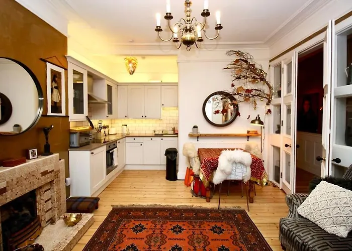 The Holyrood Park Hideaway Is A Lush & Arty 2 Double Bed * Edynburg