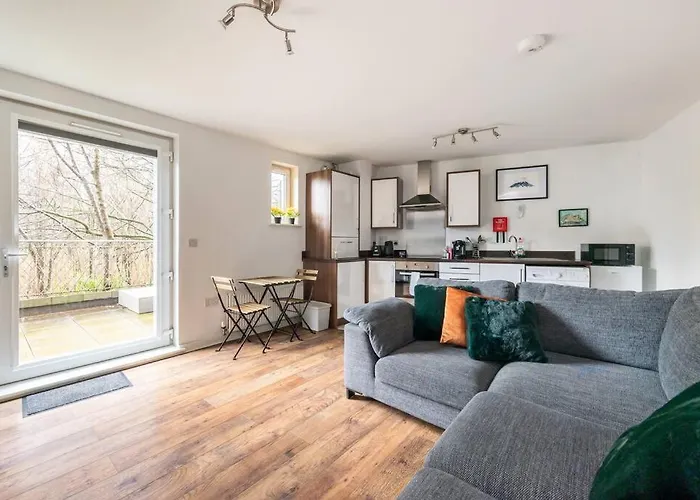 Stunning 1 Bd Flat In Lochend Park With A Patio Edinburgh