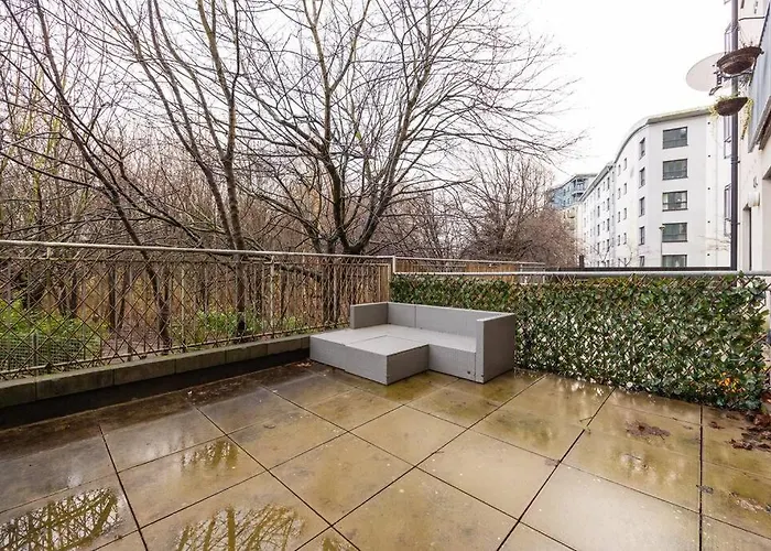 Stunning 1 Bd Flat In Lochend Park With A Patio Edinburgh