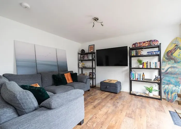 Stunning 1 Bd Flat In Lochend Park With A Patio Apartment