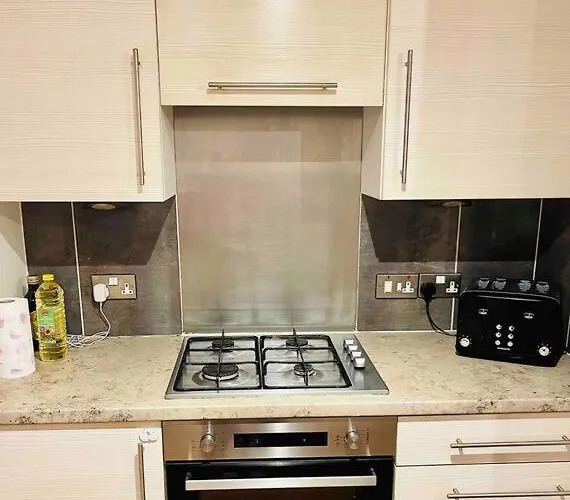 Modern 2 Bedrooms & Two Bathrooms Apartman