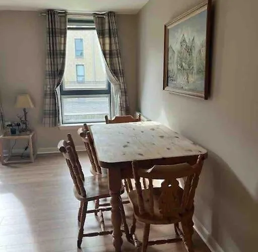 Modern 2 Bedrooms & Two Bathrooms Edinburgh