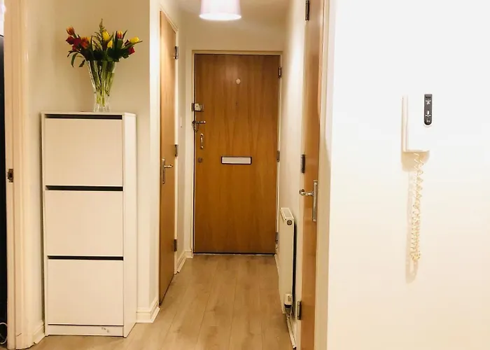 15 Mins To Princes Street Spacious Lakeside With Free Parking Apartament