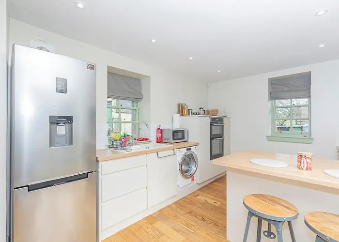 The Gate House - 3 Bed & Parking *