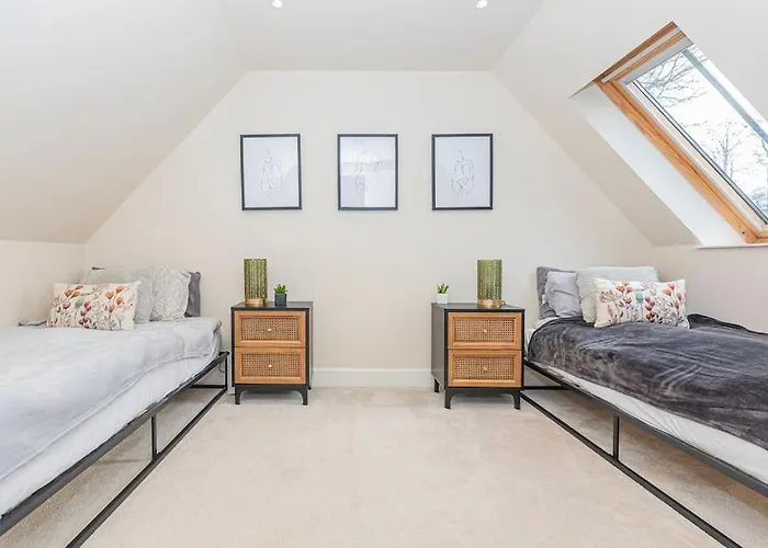 The Gate House - 3 Bed & Parking *