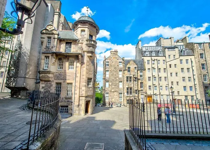 Apartment Modern Flat With Views By The Royal Mile *