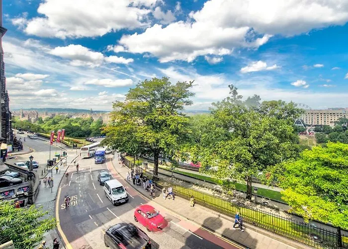 Modern Flat With Views By The Royal Mile *