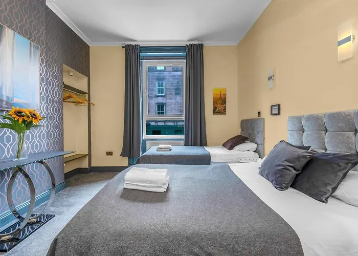 Cosy Modern Centre Flat