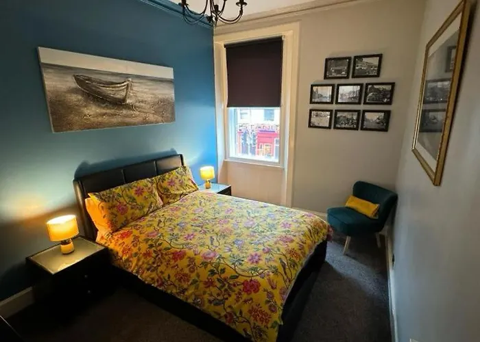 Two Bedroom With Free Side Street Parking 24