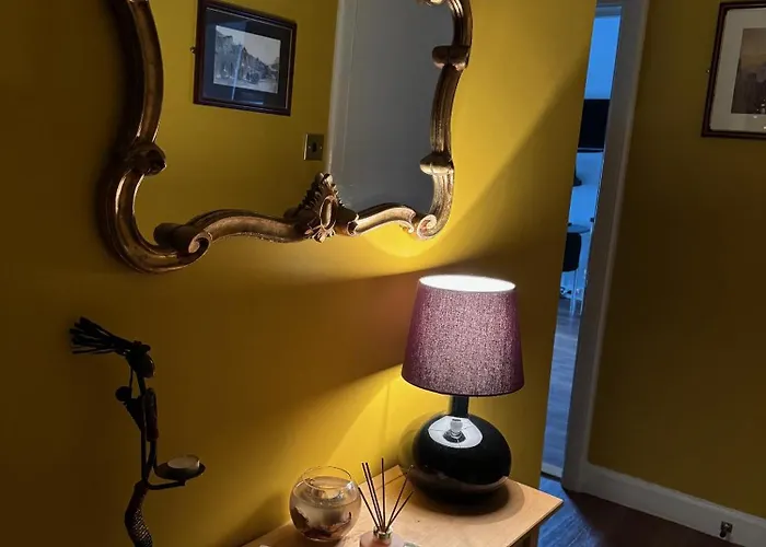 Apartment Two Bedroom With Free Side Street Parking 24