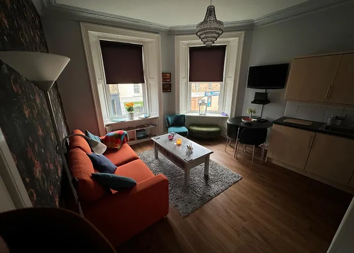 Two Bedroom With Free Side Street Parking 24